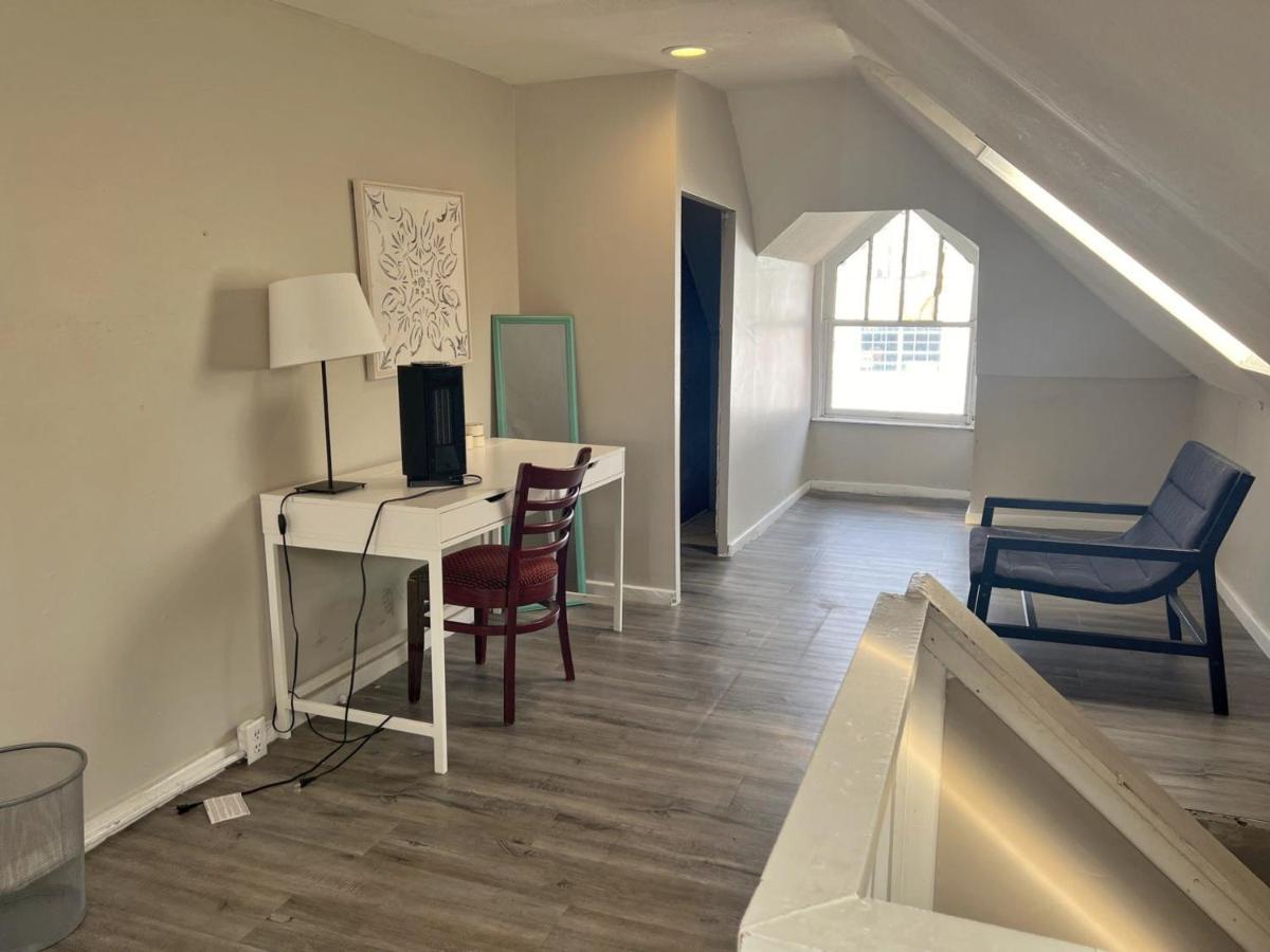 كولومبوس The Discovery House 3- Location المظهر الخارجي الصورة